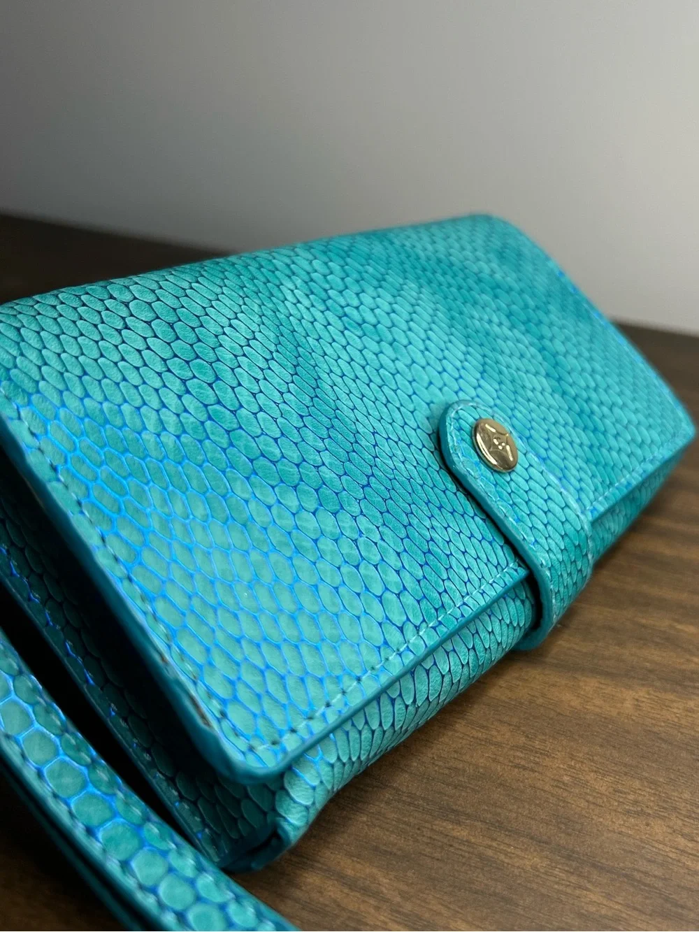 Stephanie Johnson Jane Wristlet Tech Wallet Green Snakeskin Print NWOT